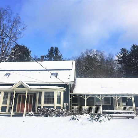 Hawk Mountain Lodge Charlemont Bagian luar foto